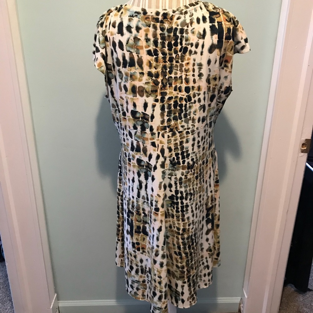 Dress - Picture 2 of 3